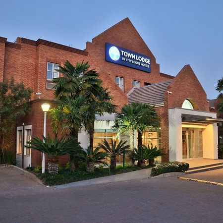 Town Lodge Menlo Park Претория Екстериор снимка