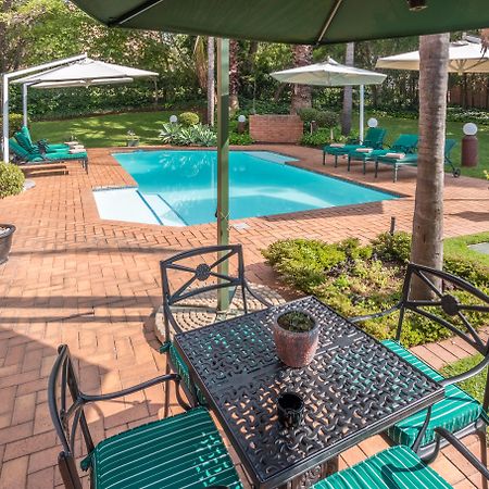 Town Lodge Menlo Park Претория Екстериор снимка