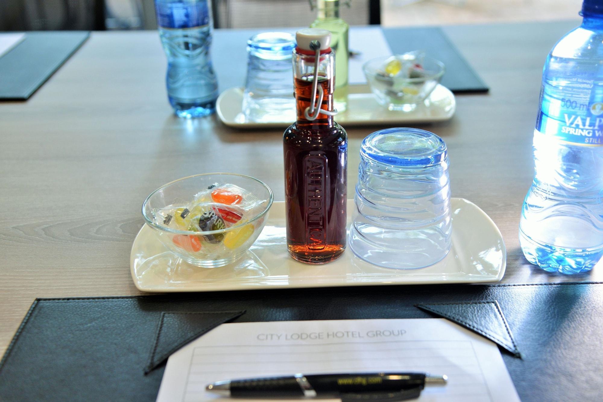 Town Lodge Menlo Park Претория Екстериор снимка