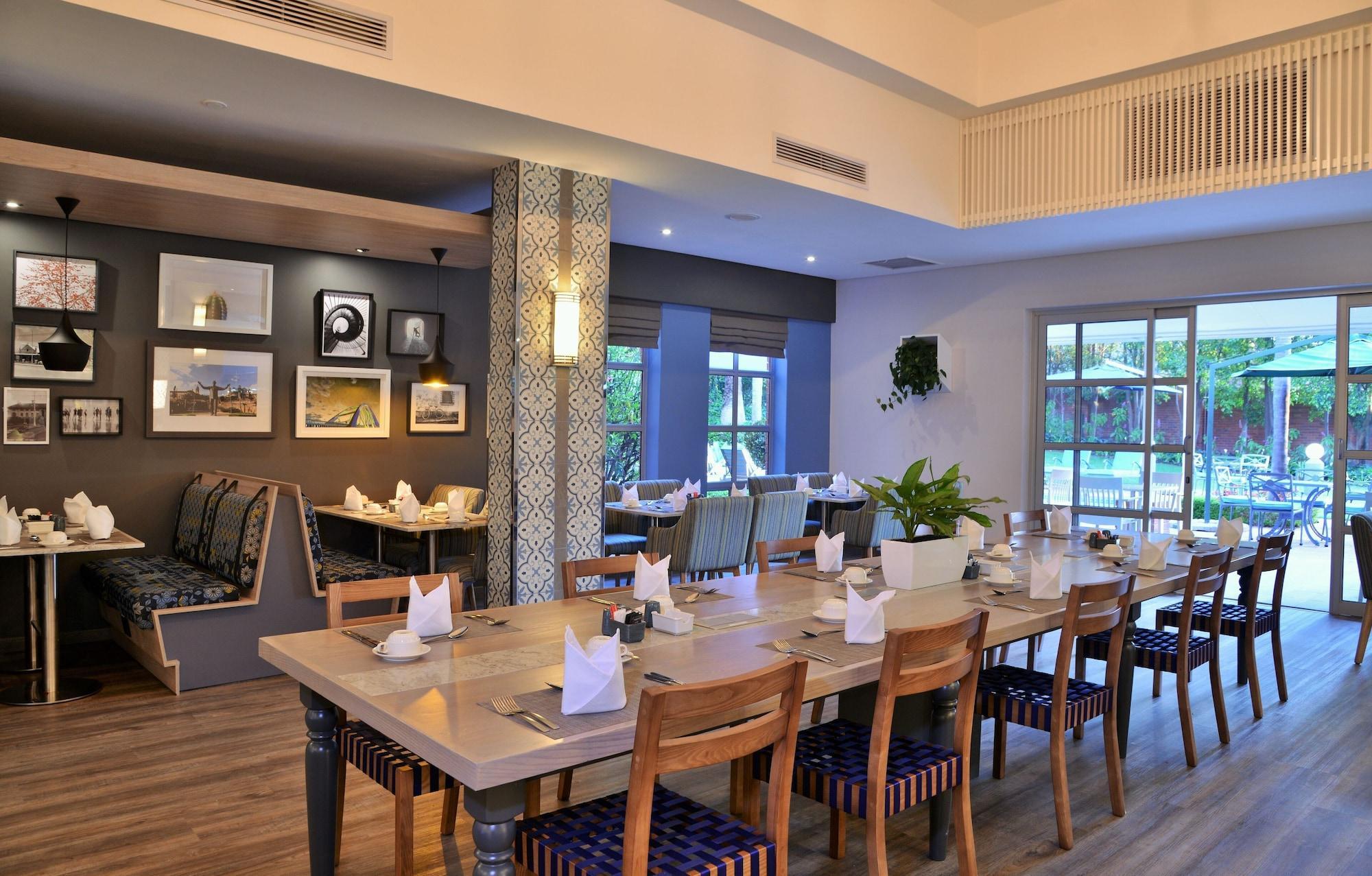 Town Lodge Menlo Park Претория Екстериор снимка