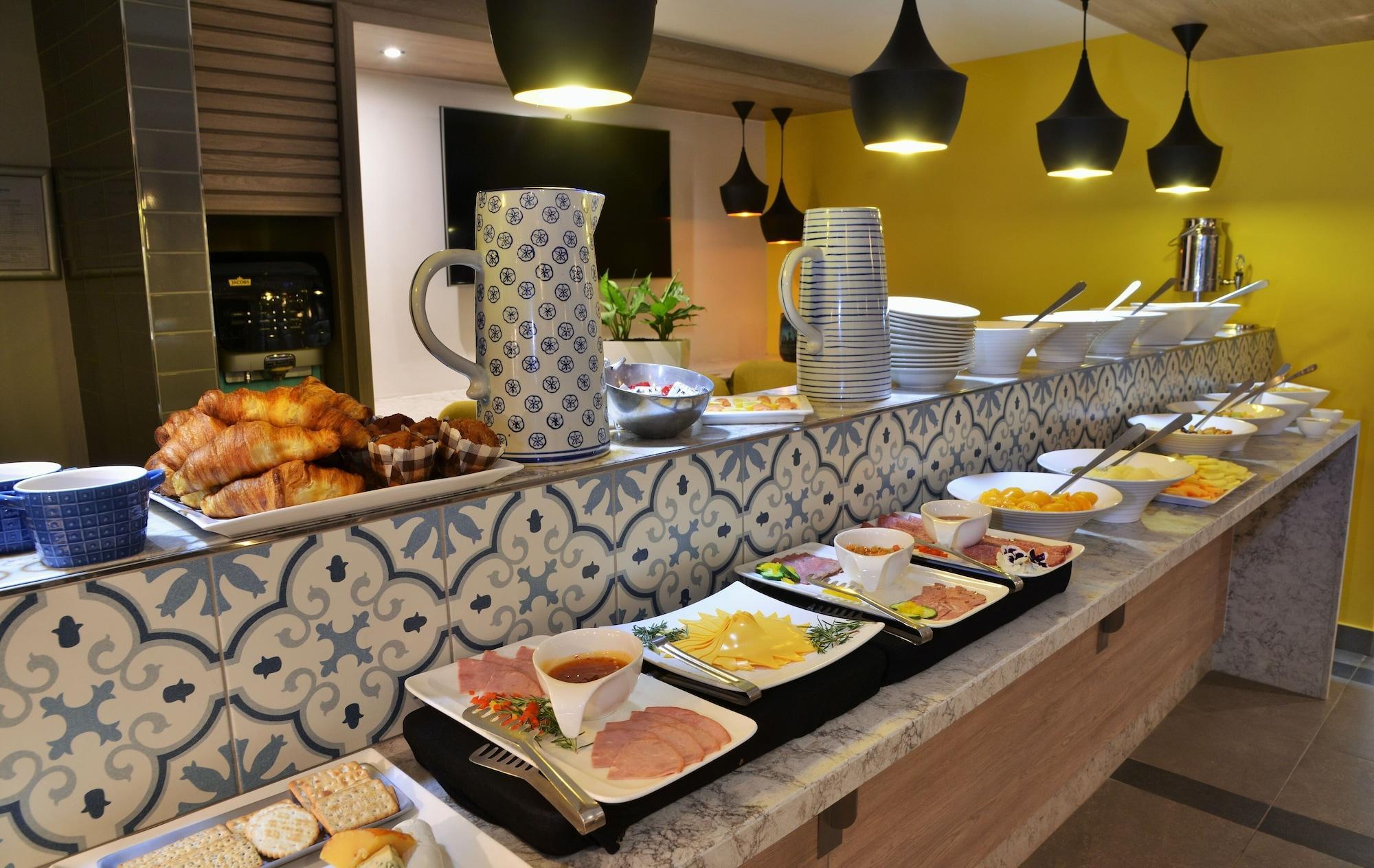 Town Lodge Menlo Park Претория Екстериор снимка