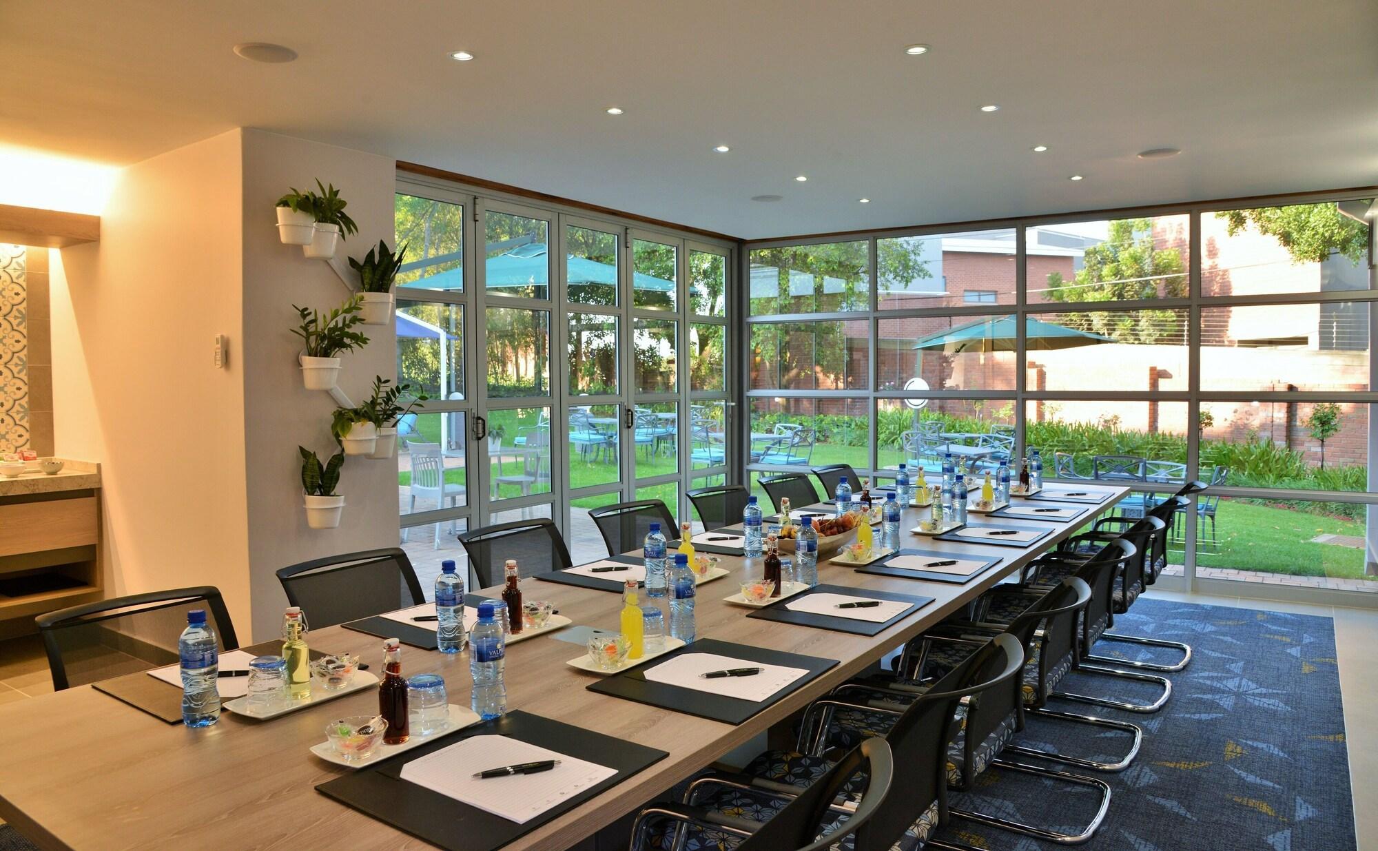 Town Lodge Menlo Park Претория Екстериор снимка
