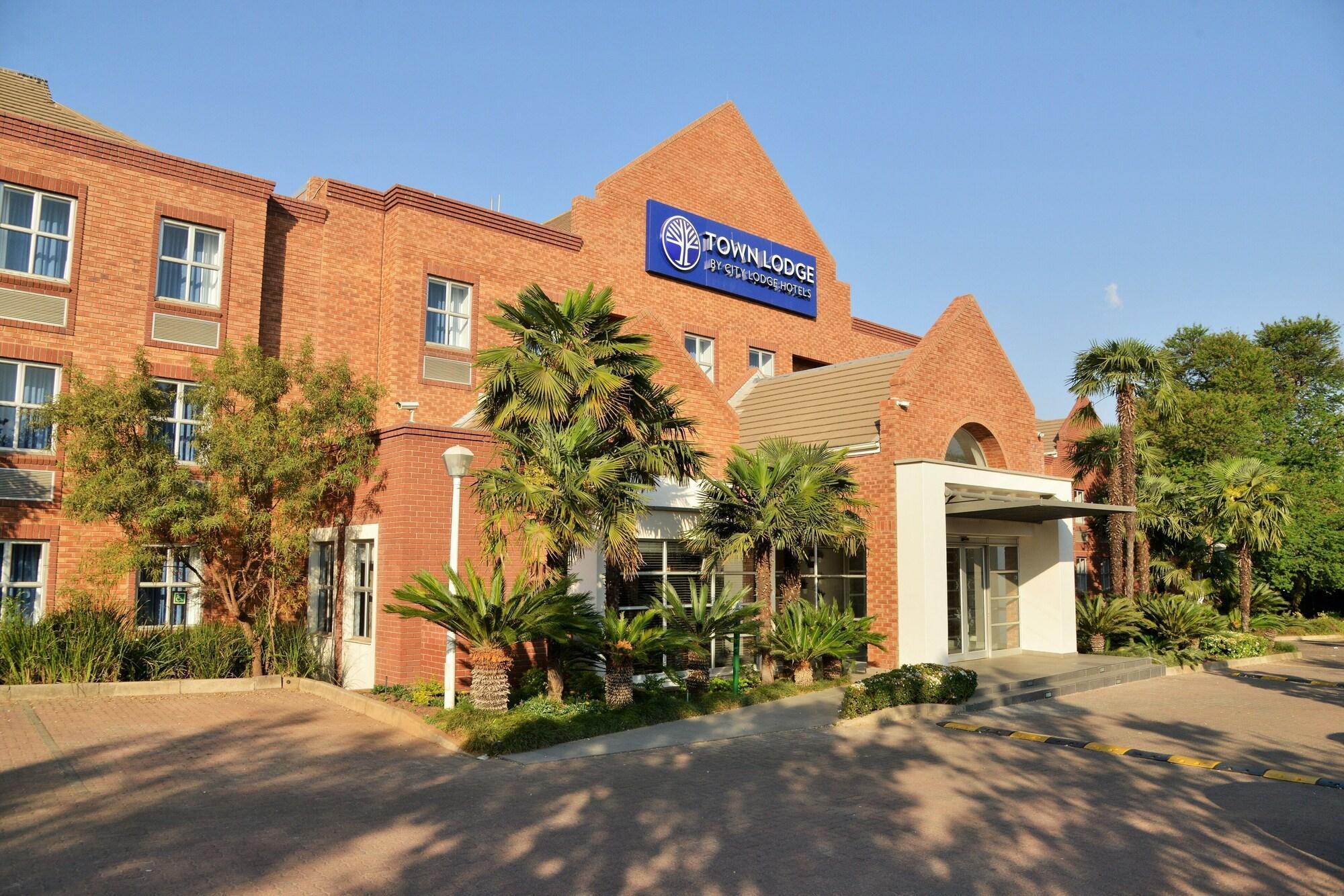 Town Lodge Menlo Park Претория Екстериор снимка