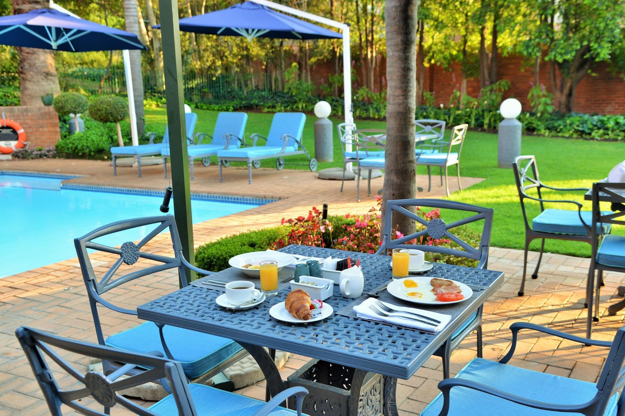 Town Lodge Menlo Park Претория Екстериор снимка