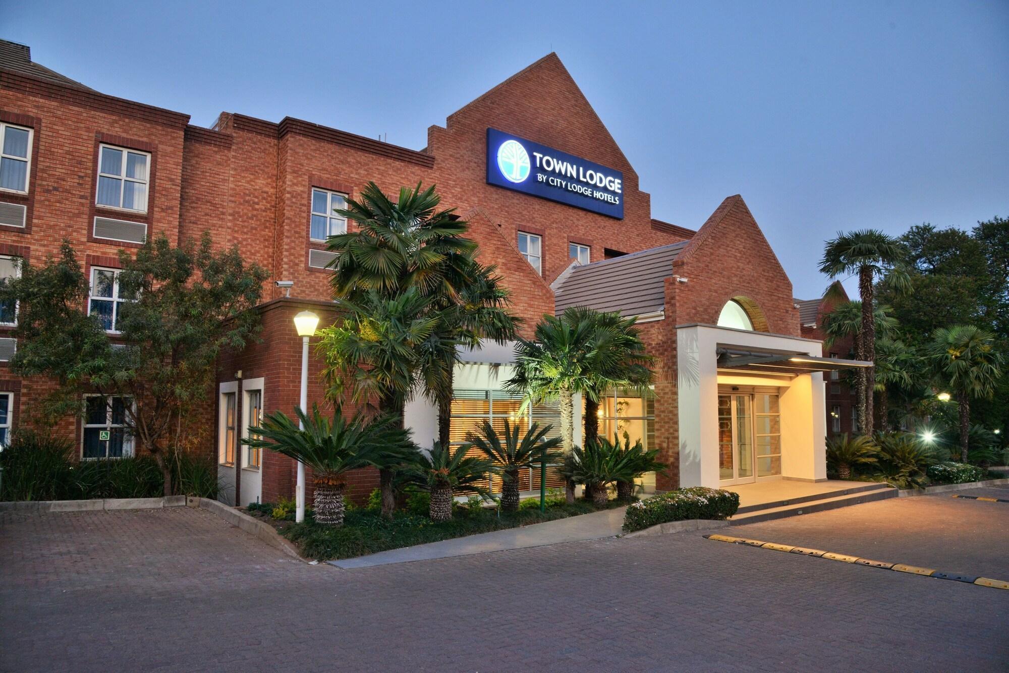 Town Lodge Menlo Park Претория Екстериор снимка