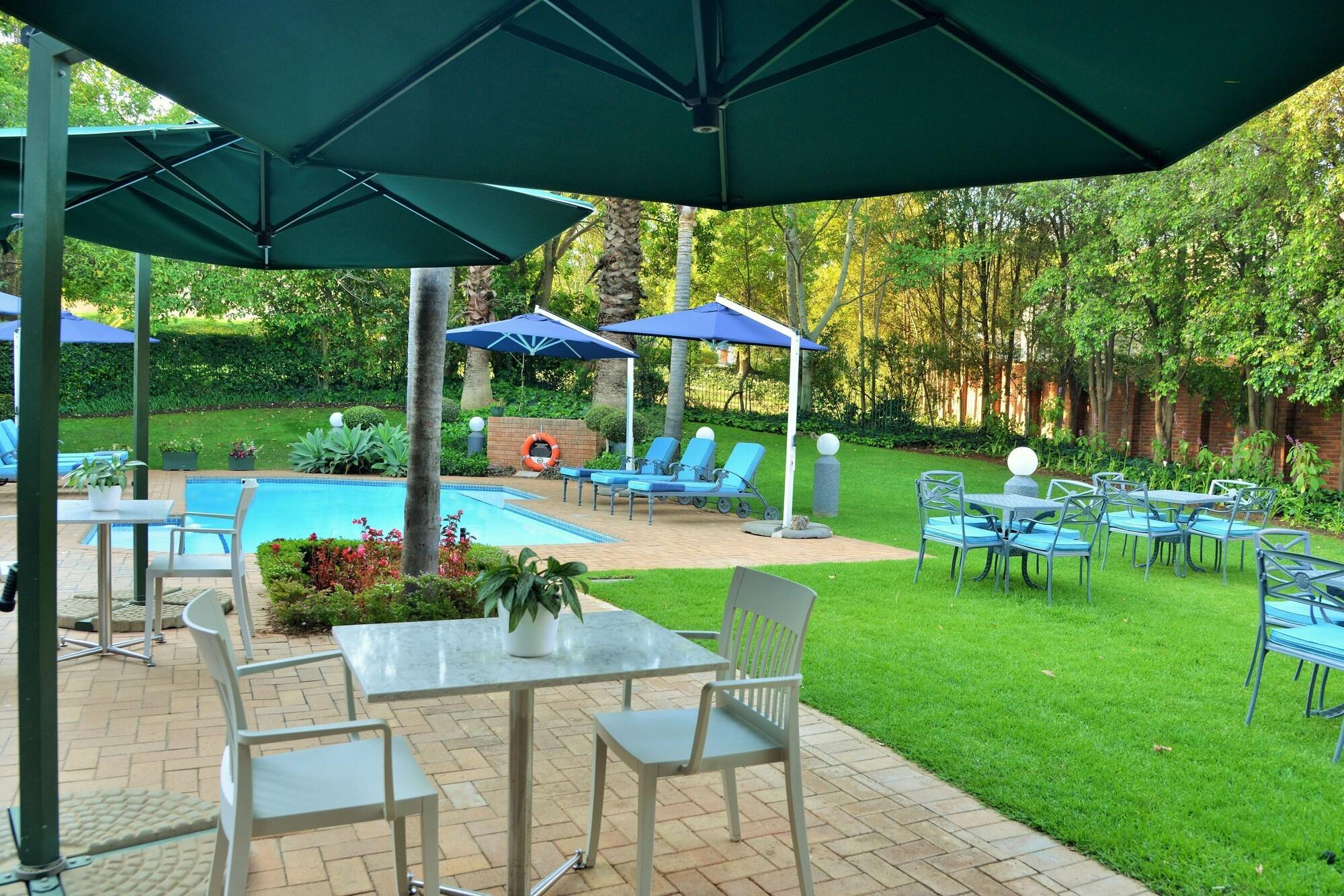 Town Lodge Menlo Park Претория Екстериор снимка