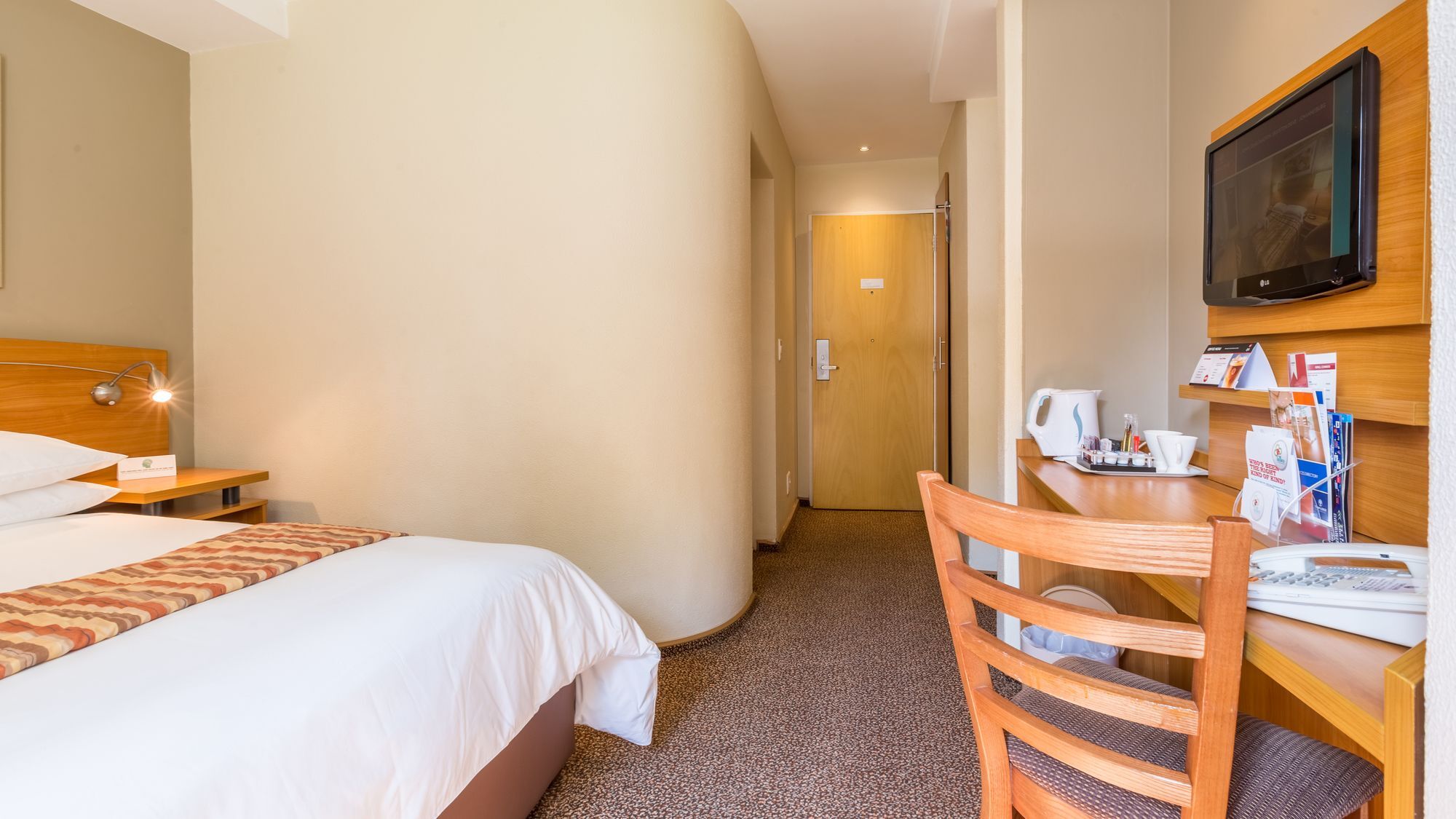Town Lodge Menlo Park Претория Екстериор снимка