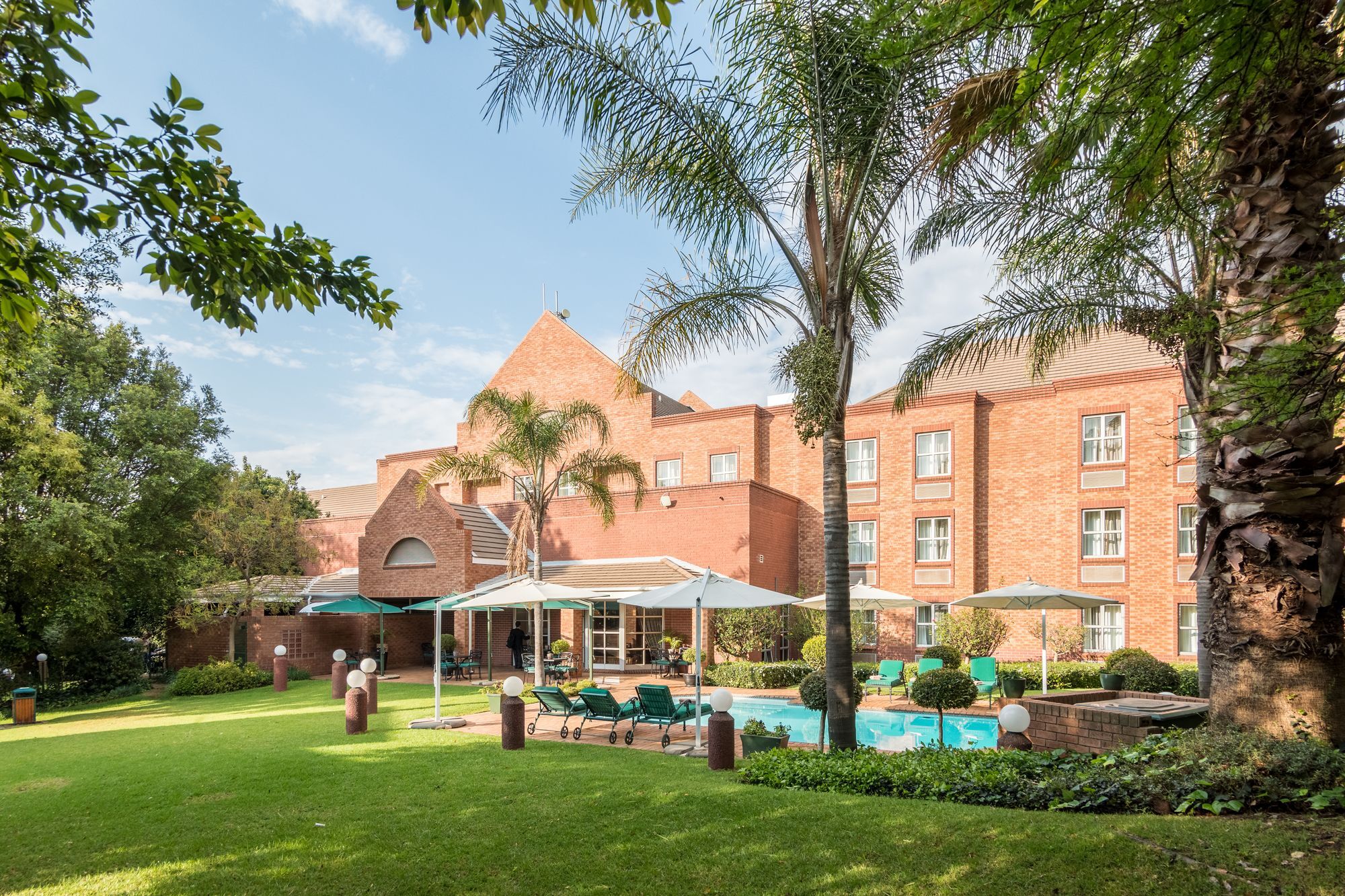 Town Lodge Menlo Park Претория Екстериор снимка
