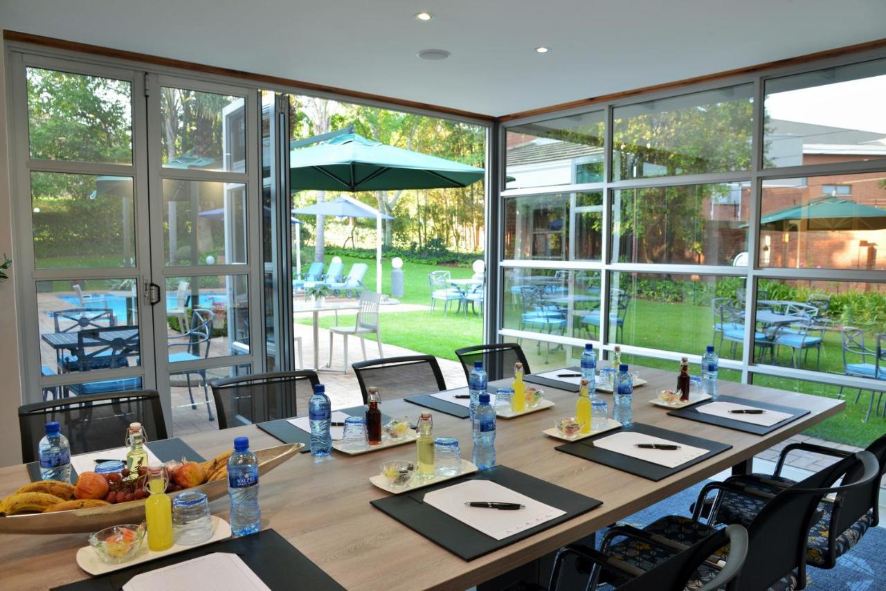 Town Lodge Menlo Park Претория Екстериор снимка