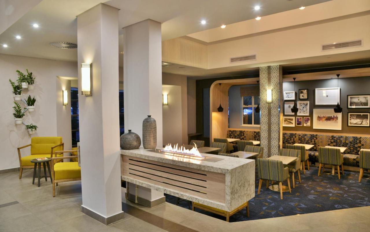Town Lodge Menlo Park Претория Екстериор снимка